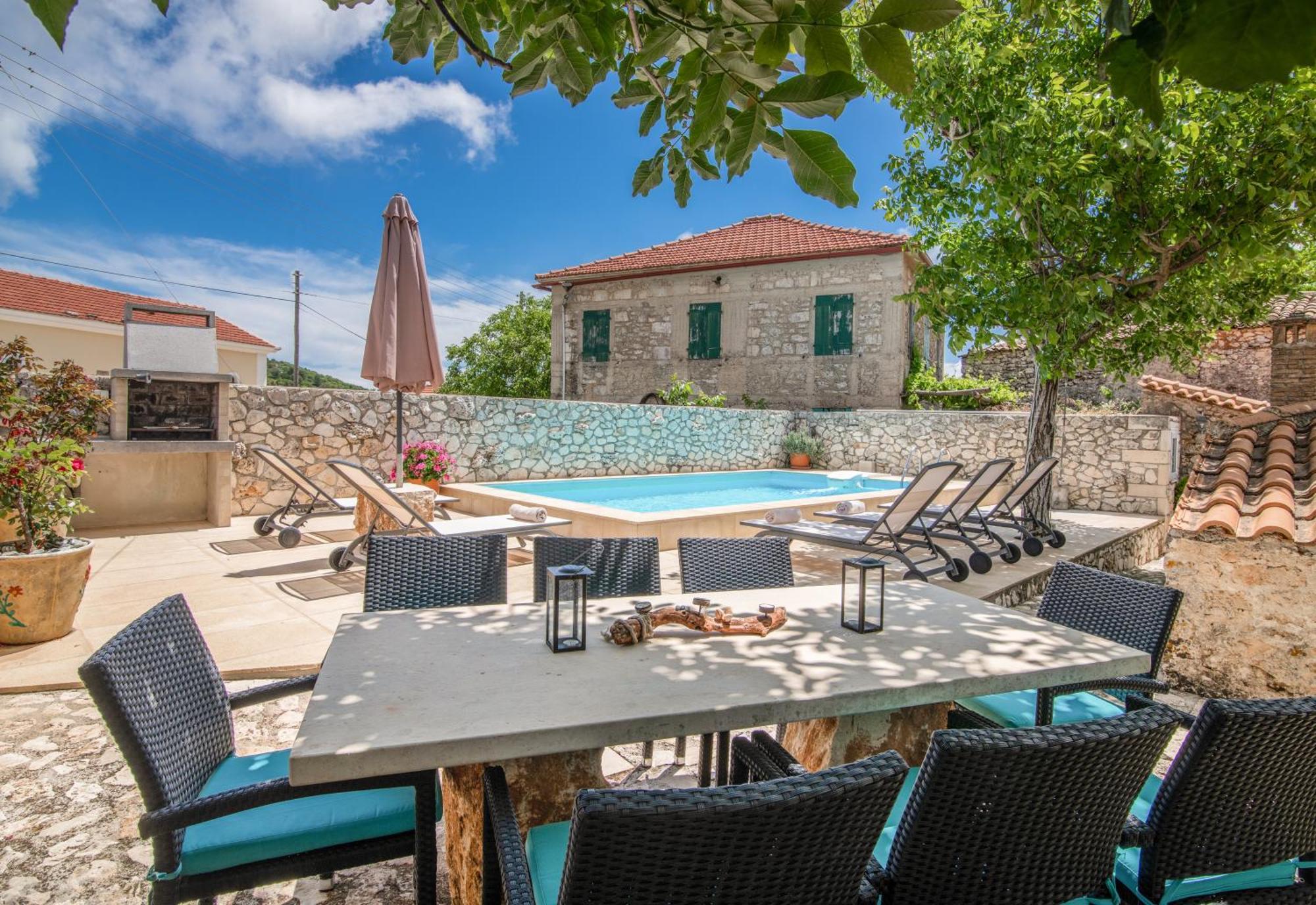 Villa Callisto- Elegant Restored Villa With Pool Yírion المظهر الخارجي الصورة