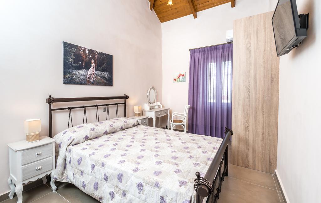 Villa Callisto- Elegant Restored Villa With Pool Yírion المظهر الخارجي الصورة