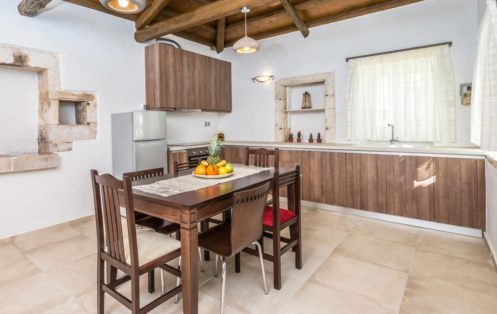 Villa Callisto- Elegant Restored Villa With Pool Yírion المظهر الخارجي الصورة