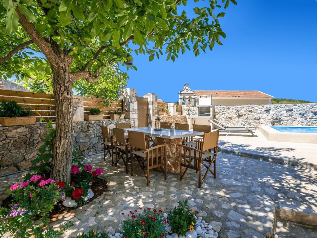 Villa Callisto- Elegant Restored Villa With Pool Yírion المظهر الخارجي الصورة