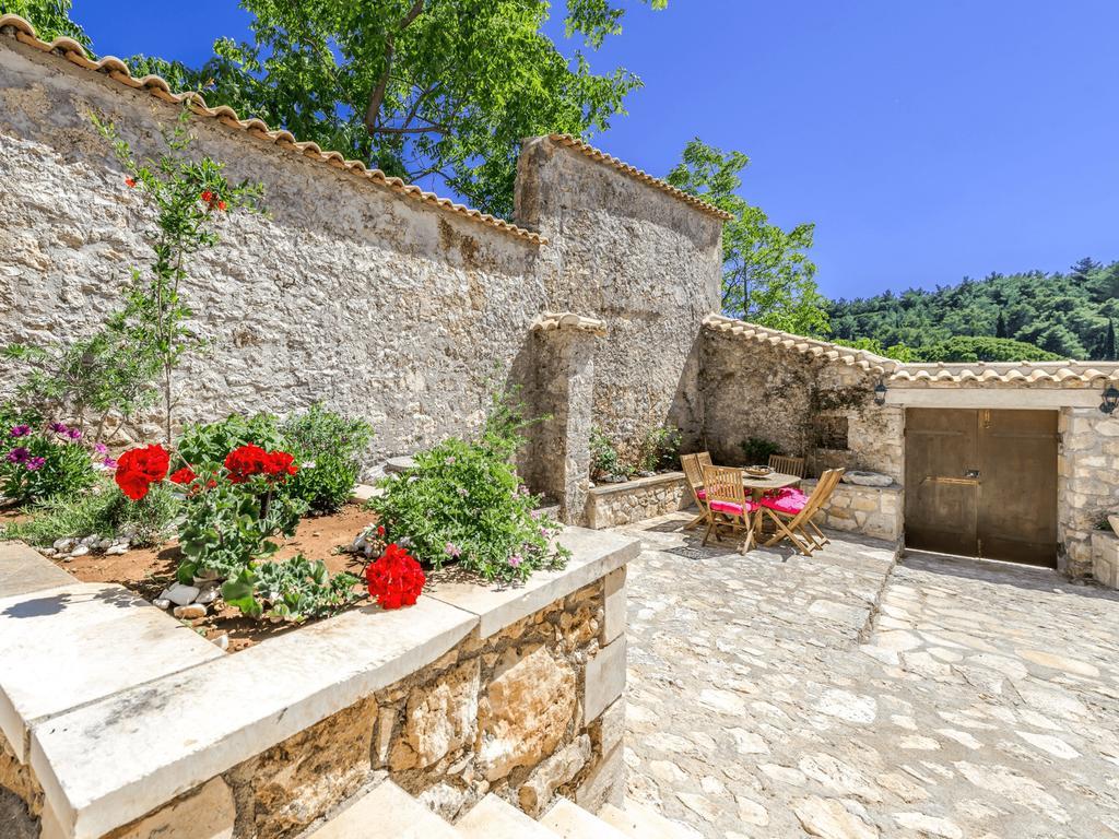 Villa Callisto- Elegant Restored Villa With Pool Yírion المظهر الخارجي الصورة