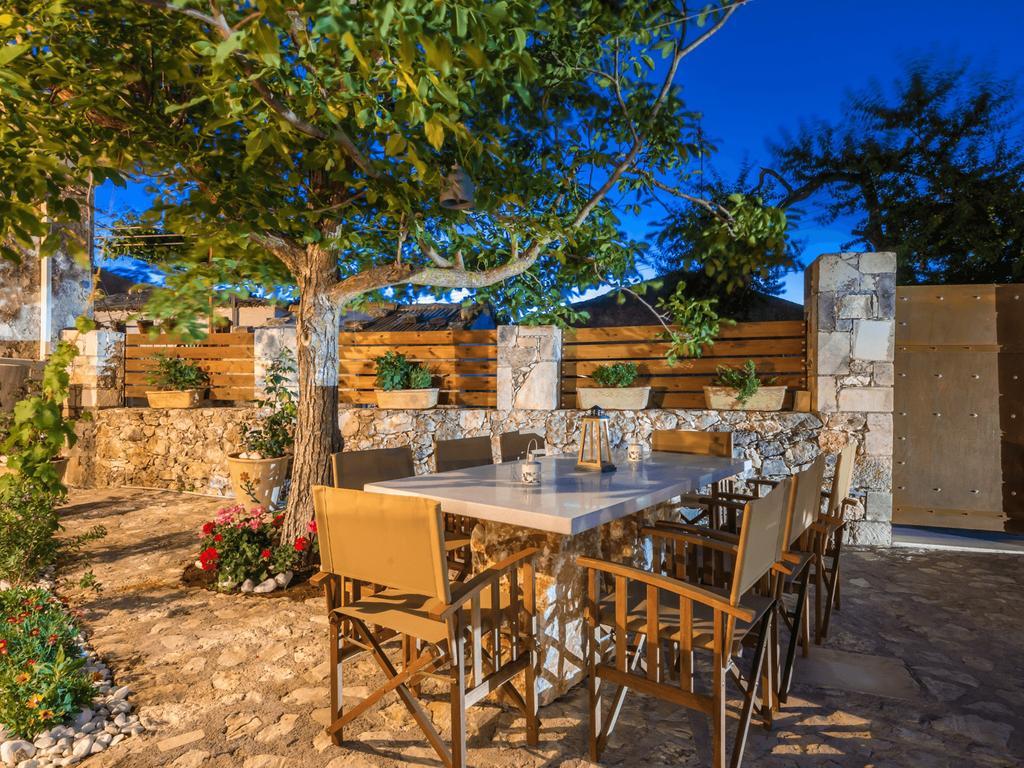 Villa Callisto- Elegant Restored Villa With Pool Yírion المظهر الخارجي الصورة