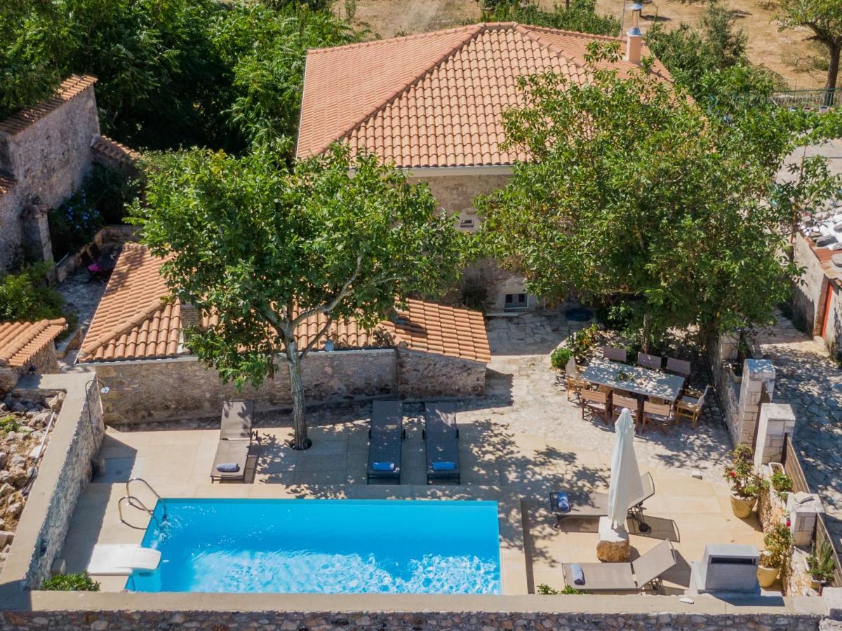 Villa Callisto- Elegant Restored Villa With Pool Yírion المظهر الخارجي الصورة